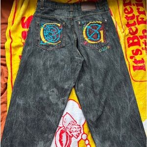 COOGI Y2K EMBROIDERED JEANS
Size : 36/32